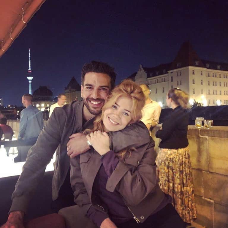 エリヤス・エンバレクのインスタグラム：「Ich freue mich so auf die gemeinsamen Dreharbeiten mit einer der tollsten Kolleginnen @palinski zu unserem gemeinsamen Kinofilm @nightlife.derfilm hier in Berlin:)! Bald mehr dazu😎🔥💯」