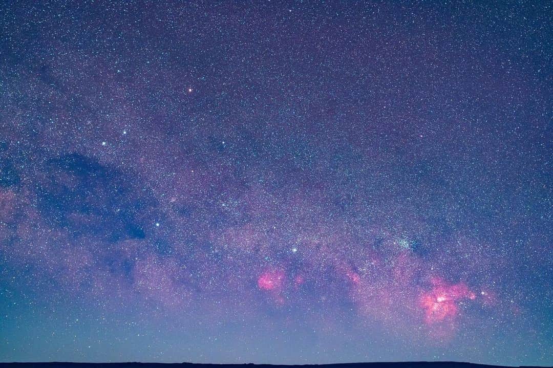 Ryoyaさんのインスタグラム写真 - (RyoyaInstagram)「85mm / f2.0 / iso3200 / ss”15 #southerncross #maunaloa #a7iii #astromodified #sel85f14gm #ioptronskyguiderpro  南十字星の右下にある星雲、名前わかる人いますか？」6月9日 2時24分 - ryoya_takashima