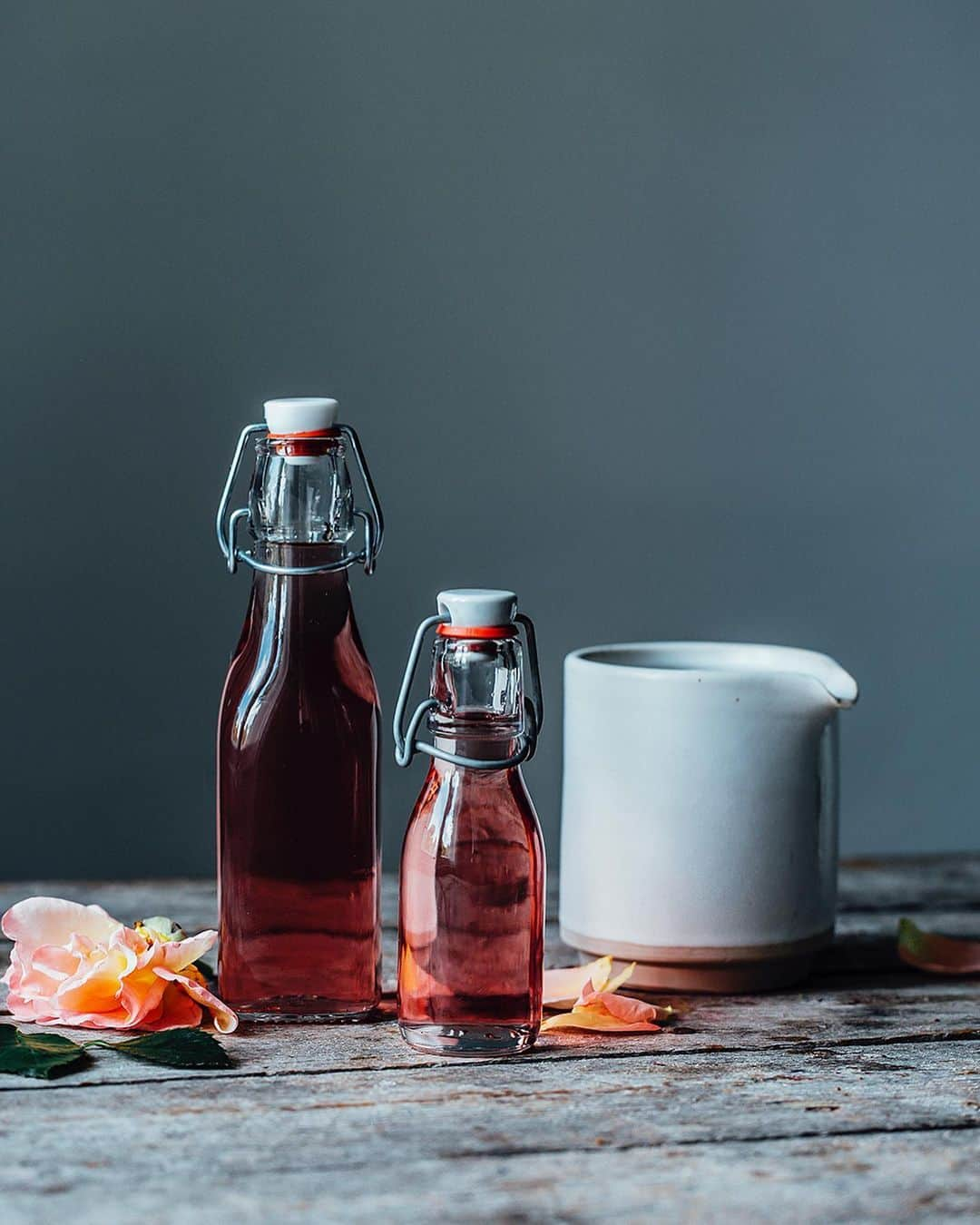 Our Food Storiesさんのインスタグラム写真 - (Our Food StoriesInstagram)「One of our favorite recipes in our book „Dialogues“ in collaboration with @framacph is this simple and delicious rose syrup. All the roses are in full bloom right now, so what could be better 🤗🌸🌿 #ourfoodstories ____ #rosesyrup #gardeninspo #gardeninspiration #countrysidelife #countrysideliving #houseandcottage #houseandgarden #rosen #rosensirup #countrysidewalk #fellowmag #saveurmag #simplejoys」6月9日 2時28分 - _foodstories_