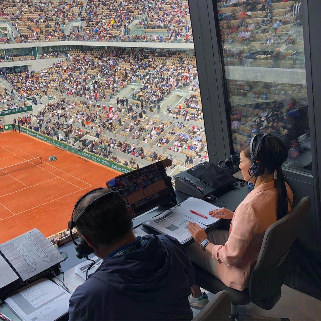 伊達公子さんのインスタグラム写真 - (伊達公子Instagram)「RolandGarros14日目 女子決勝2019年の優勝はBarty! Bartyは強かった。サーブ、フォアハンド、バックスライス、ドロップショット、ネットプレーバリエーションのあるプレーで隙を出させずグランドスラムで初優勝🏆 #伊達公子 #kimikodate #テニス #テニスプレイヤー #tennis #tennisplayer #rolandgarros #rolandgarros2019 #ローランギャロス #全仏オープン #wowow #wowowtennis #paris #パリ #優勝 #女子決勝 #解説」6月9日 2時34分 - kimiko.date