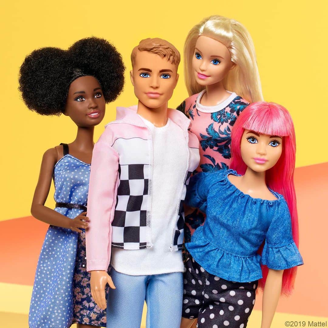 バービーさんのインスタグラム写真 - (バービーInstagram)「Fun never ends with the help of good friends! 💕 How has #Barbie taught your little one about friendship? #BestFriendsDay」6月9日 2時47分 - barbie