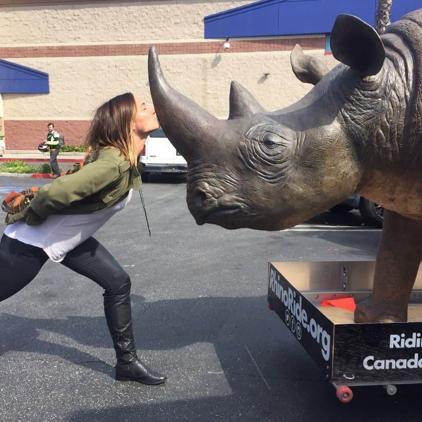 ブリアナ・エヴィガンのインスタグラム：「On this day 2 years ago. Thank you to all those fighting the poaching war. This was a beautiful mission to be a part of. ❤️」
