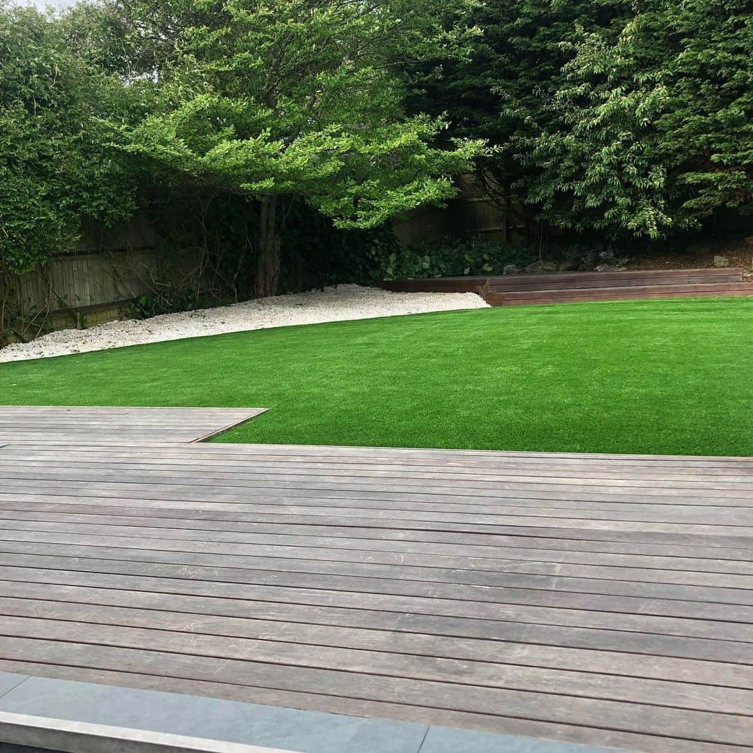 グラント・ホールさんのインスタグラム写真 - (グラント・ホールInstagram)「Big thank you to @assuredlandscapes for transforming my Garden for me 👏🏻🔥 finally the lads can get dealt with at 2 touch ⚽️」6月9日 2時55分 - hally_91