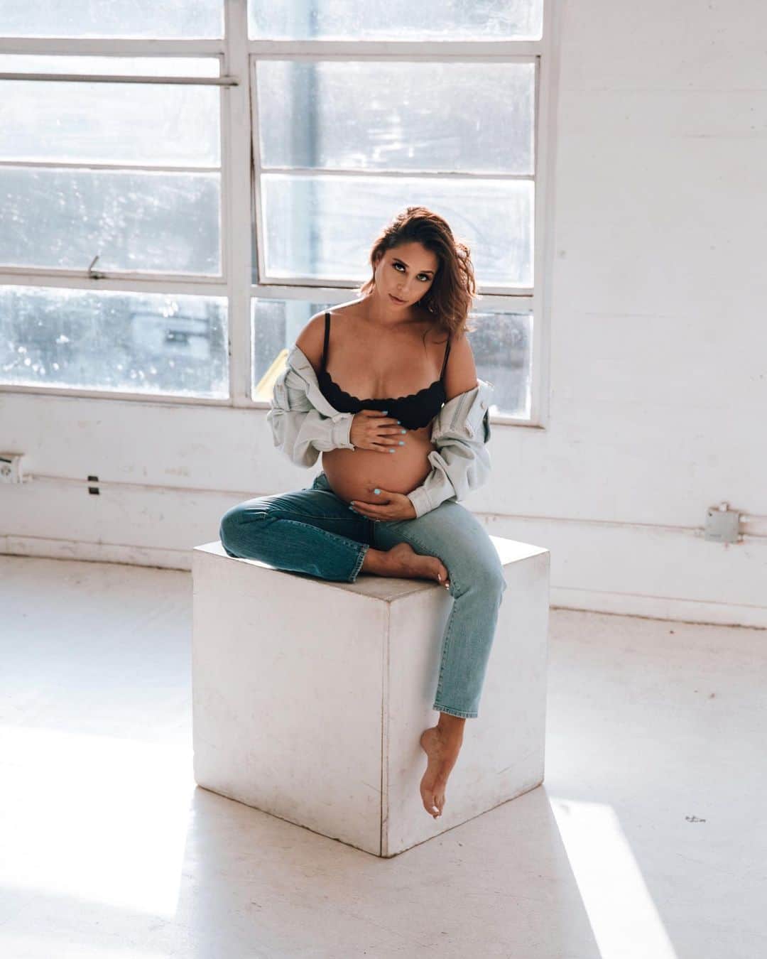 Tianna Gregoryさんのインスタグラム写真 - (Tianna GregoryInstagram)「I can’t wait to meet you baby girl 💕 12 weeks left 📷 @hairface  Glam @natalialoya」6月9日 3時07分 - tiannag