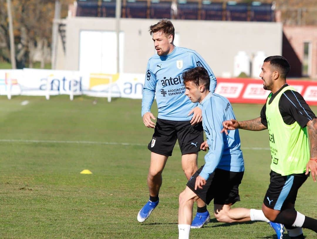 セバスティアン・コアテスさんのインスタグラム写真 - (セバスティアン・コアテスInstagram)「Linda mañana de entrenamiento! ⚽💪🇺🇾 #Uruguay #ElEquipoQueNosUne」6月9日 3時09分 - sebastiancoates16