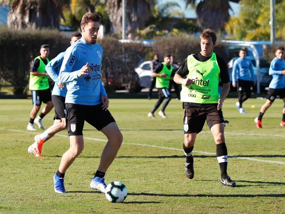 セバスティアン・コアテスさんのインスタグラム写真 - (セバスティアン・コアテスInstagram)「Linda mañana de entrenamiento! ⚽💪🇺🇾 #Uruguay #ElEquipoQueNosUne」6月9日 3時09分 - sebastiancoates16