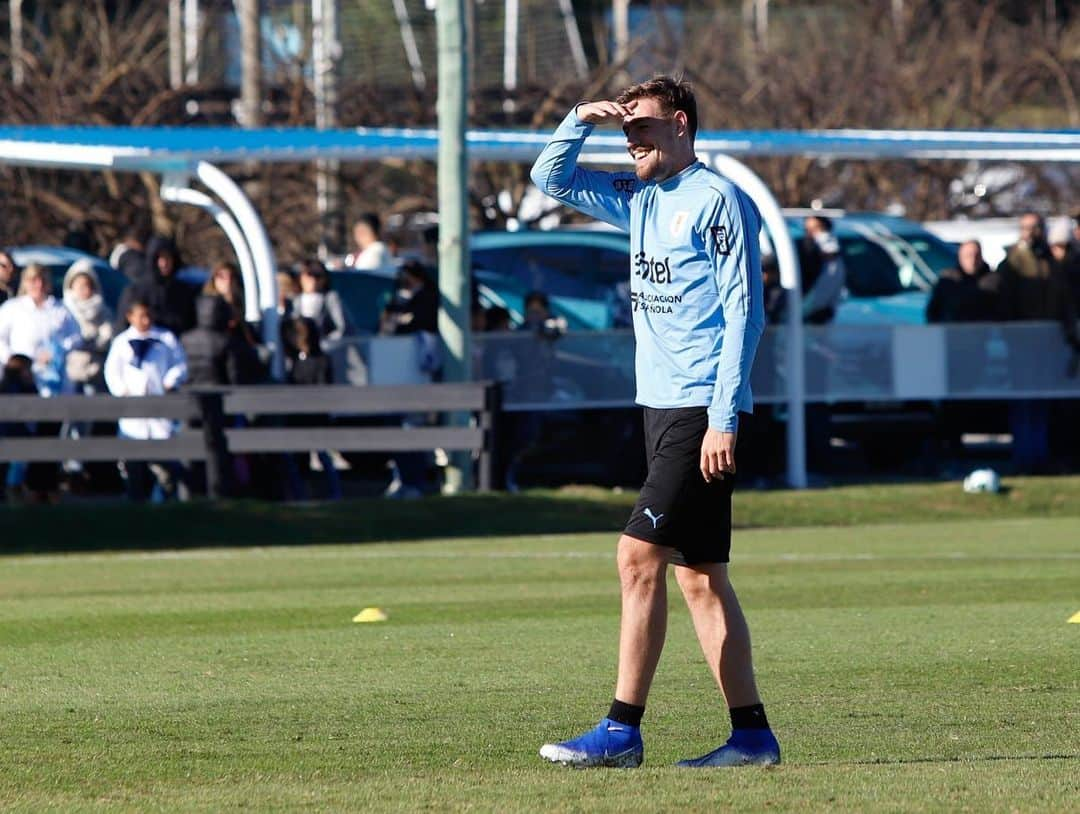 セバスティアン・コアテスさんのインスタグラム写真 - (セバスティアン・コアテスInstagram)「Linda mañana de entrenamiento! ⚽💪🇺🇾 #Uruguay #ElEquipoQueNosUne」6月9日 3時09分 - sebastiancoates16