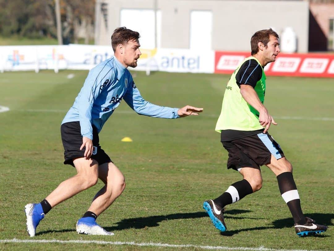 セバスティアン・コアテスさんのインスタグラム写真 - (セバスティアン・コアテスInstagram)「Linda mañana de entrenamiento! ⚽💪🇺🇾 #Uruguay #ElEquipoQueNosUne」6月9日 3時09分 - sebastiancoates16