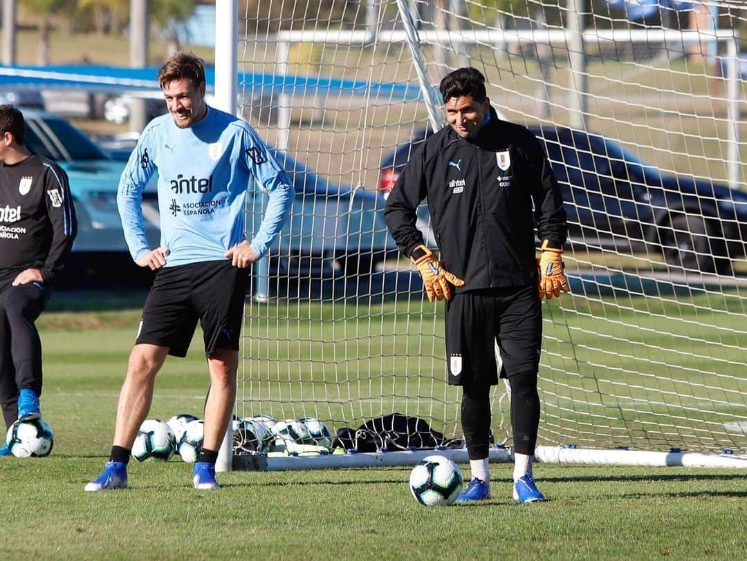 セバスティアン・コアテスさんのインスタグラム写真 - (セバスティアン・コアテスInstagram)「Linda mañana de entrenamiento! ⚽💪🇺🇾 #Uruguay #ElEquipoQueNosUne」6月9日 3時09分 - sebastiancoates16