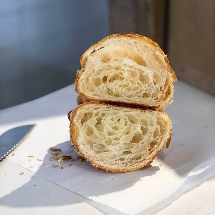 DOMINIQUE ANSEL BAKERYさんのインスタグラム写真 - (DOMINIQUE ANSEL BAKERYInstagram)「The 🥐 now pops up on my iPhone as one of the most regularly used emojis. Good morning #🥐 cross section test! Another day where you look lovely.」6月9日 3時17分 - dominiqueansel