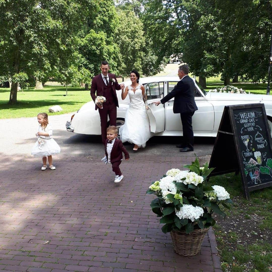 エルウィン・ムルダーさんのインスタグラム写真 - (エルウィン・ムルダーInstagram)「What an unforgettable day#wedding#mr&mrsmulder」6月9日 3時23分 - official_erwinmulder