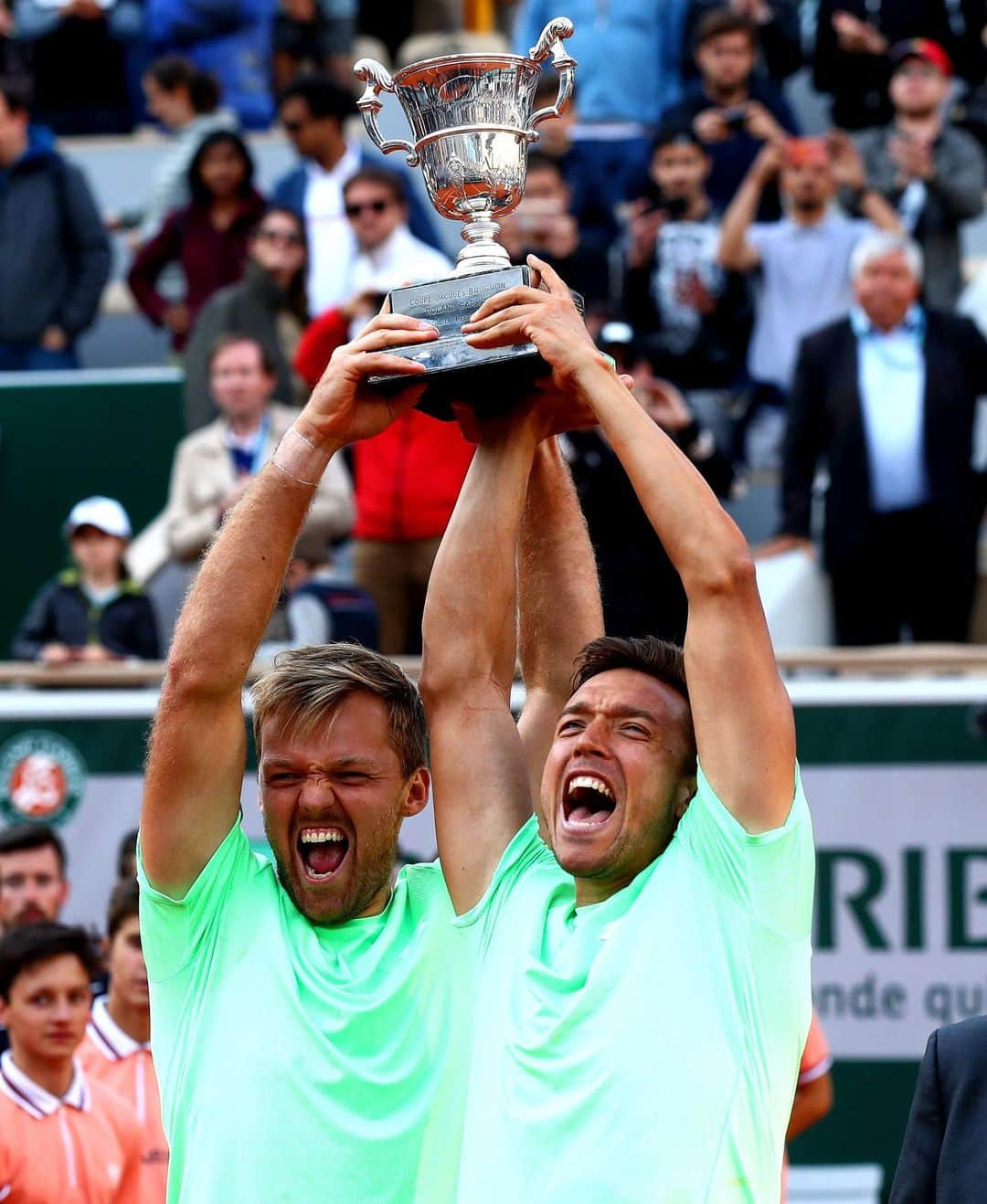 ATP World Tourさんのインスタグラム写真 - (ATP World TourInstagram)「ALL HEART 🔥 For the first time in their career, Kevin Krawietz and Andreas Mies are the @rolandgarros doubles champions 🙌 #RG19」6月9日 3時27分 - atptour