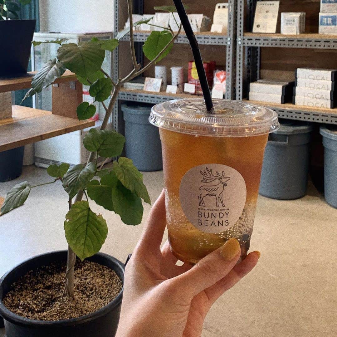 ukapiさんのインスタグラム写真 - (ukapiInstagram)「. . . この前行ったカフェ☕️ キロク . 見た目は全然コーヒーっぽくないのに 後味はコーヒーだった不思議🍊🥝🍋 . . #苦楽園カフェ #兵庫カフェ#西宮カフェ #bundybeans 🦌」6月9日 3時30分 - ukapi