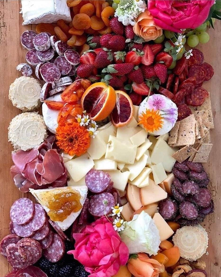 Anthropologieさんのインスタグラム写真 - (AnthropologieInstagram)「How we taste the rainbow 🍇🧀🍓 Photo via @gourmetgirls」6月9日 3時46分 - anthropologie