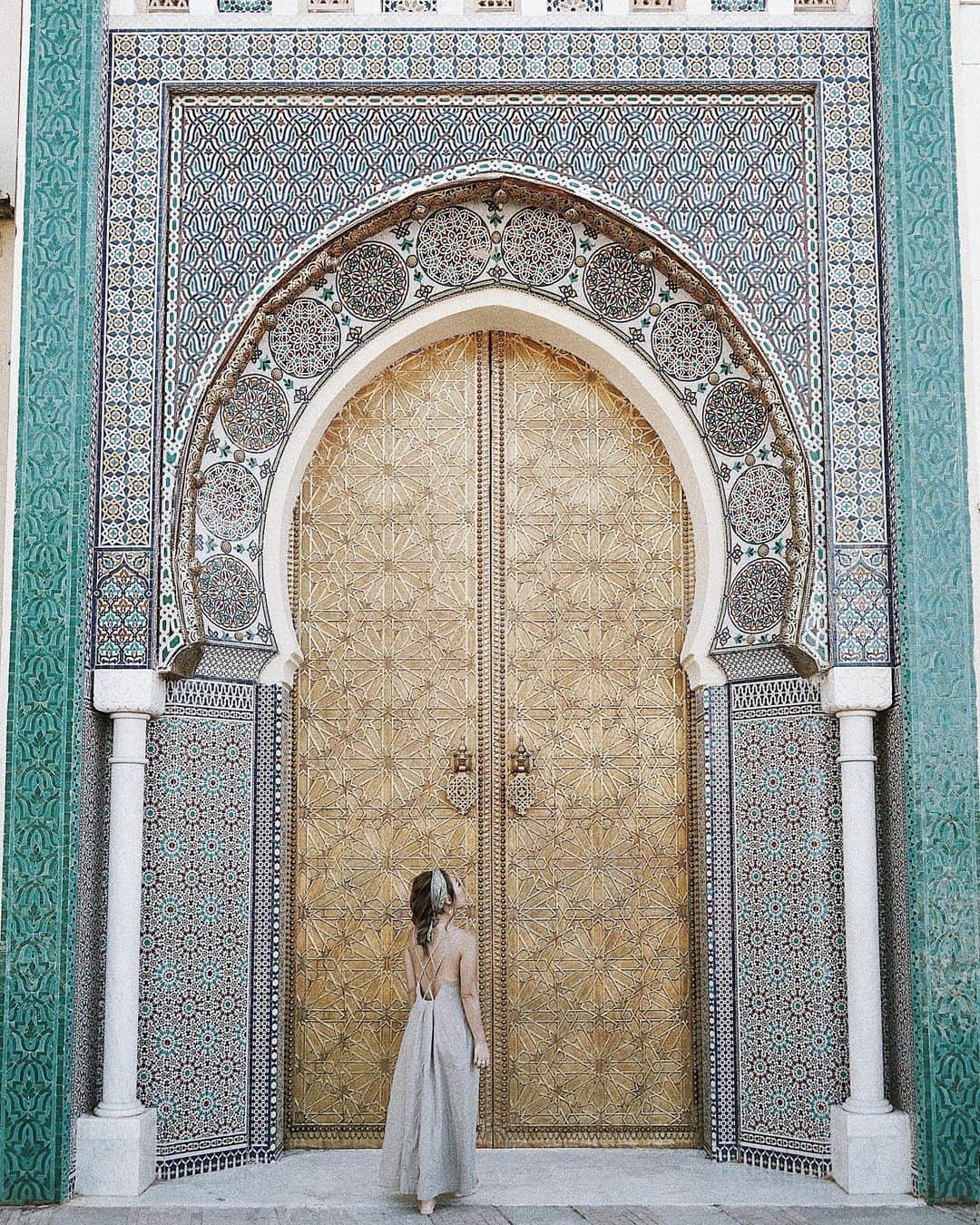 Manamiのインスタグラム：「📍Fes Chefchaouen → Fes 🚌4h ㅤ one-piece @cavezarosso お気に入りのワンピース💗💗💗 ㅤ 📸 @fanfanirene」