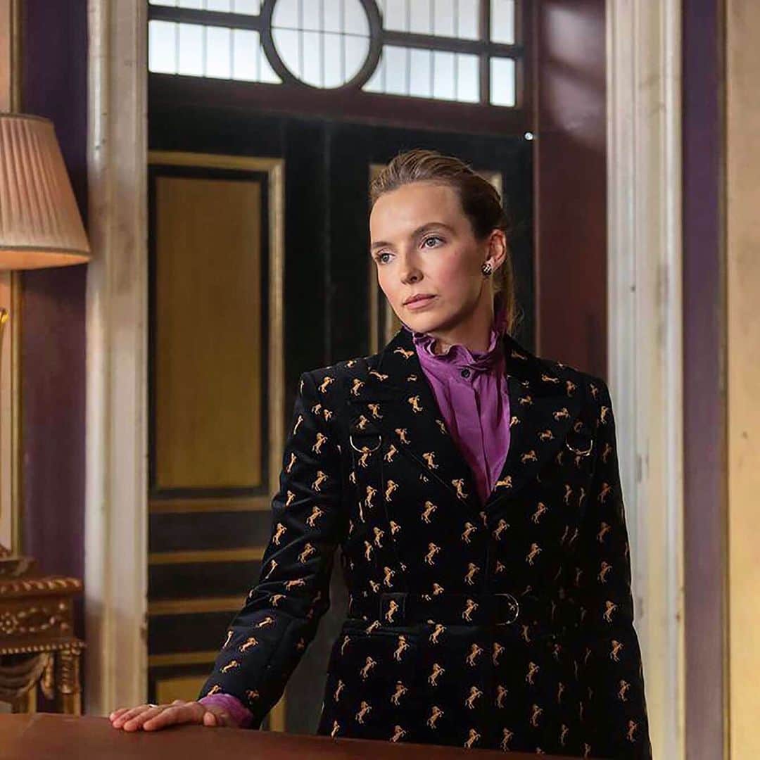 British Vogueさんのインスタグラム写真 - (British VogueInstagram)「Television's best-dressed assassin is back and her wardrobe is bigger than ever. From dramatic @AlexanderMcQueen couture to playfully mismatched @Chloe, the killer sense of style from #JodieComer’s Villanelle is just as brilliant in season 2. With #KillingEve back on screens tonight, click the link in bio for #Villanelle's most standout style moments.」6月9日 4時08分 - britishvogue