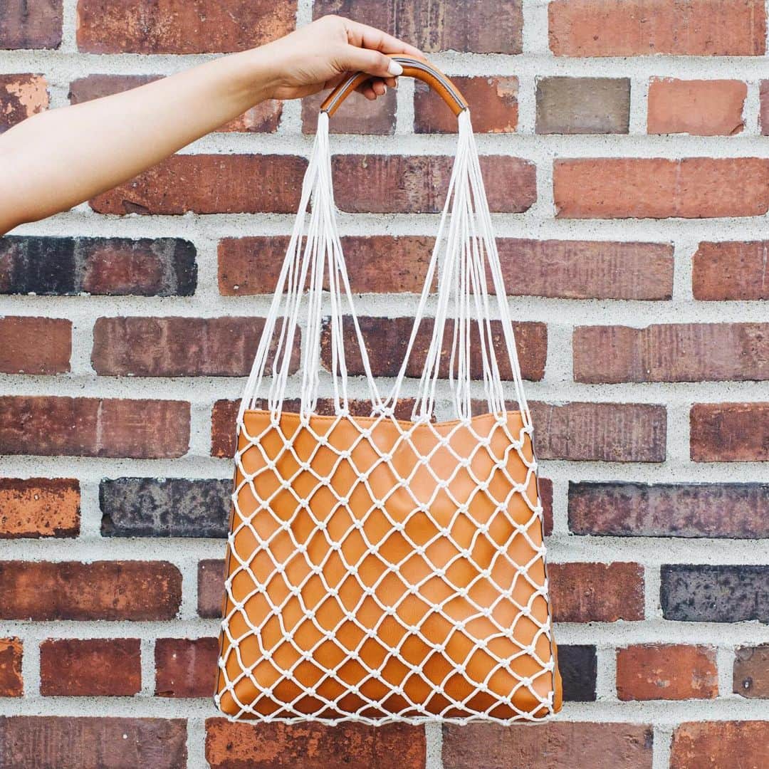 Target Styleのインスタグラム：「Catching compliments in this beach bag. 🐚 #UniversalThread」