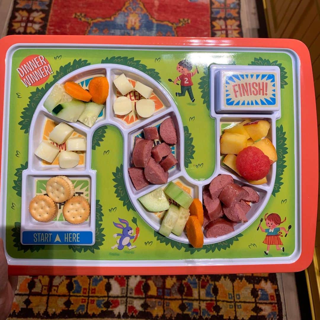 ダニール・ハリスさんのインスタグラム写真 - (ダニール・ハリスInstagram)「Lunch Game Crew! 💪They did it all which ways but it actually worked! My kids ate 12 thumb ..(okay maybe thumbnail) size pieces of vegetables EACH. This is a major accomplishment 🏆 The recipe is in my bio 😂#proudofmyteam #notanadjustafan」6月9日 4時20分 - danneelackles512