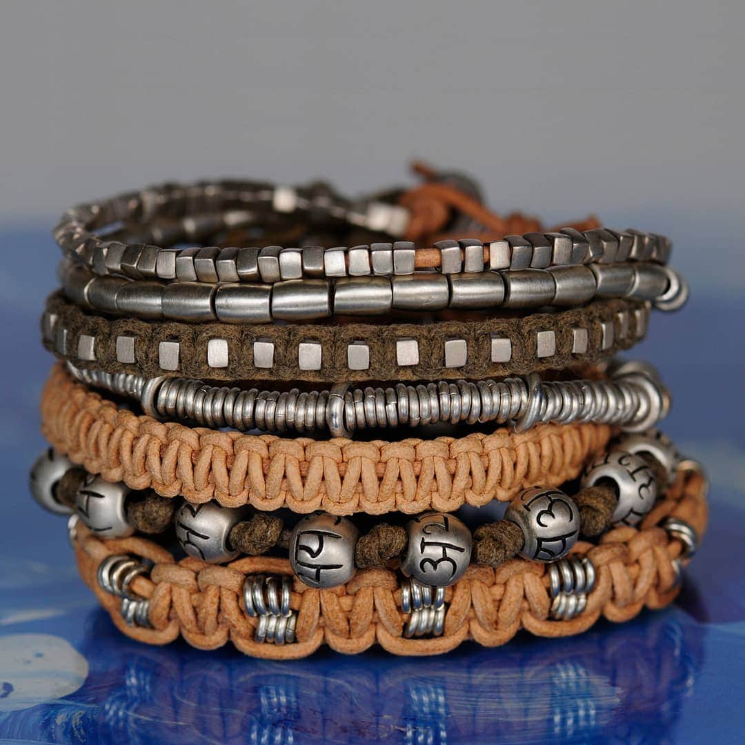 のインスタグラム：「It is time to decorate Dad. These simple corded bracelets combine affection and utility in a way that will turn heads and turn him onto a simple way to elevate his routine. Hand woven in NYC out of natural cotton and leather, these square and round recycled sterling silver beads have been cast with care, and brought to a refined matte finish. They are raw, with a gentle brawn that exudes confidence and compassion.」