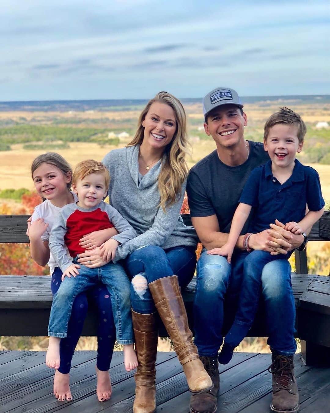 E! Onlineさんのインスタグラム写真 - (E! OnlineInstagram)「Country singer Granger Smith and his family have been living their worst nightmare after their 3-year-old son River died in a tragic drowning accident, but now River is giving other children "a second chance at life." Link in bio. (📷: Instagram)」6月9日 4時33分 - enews