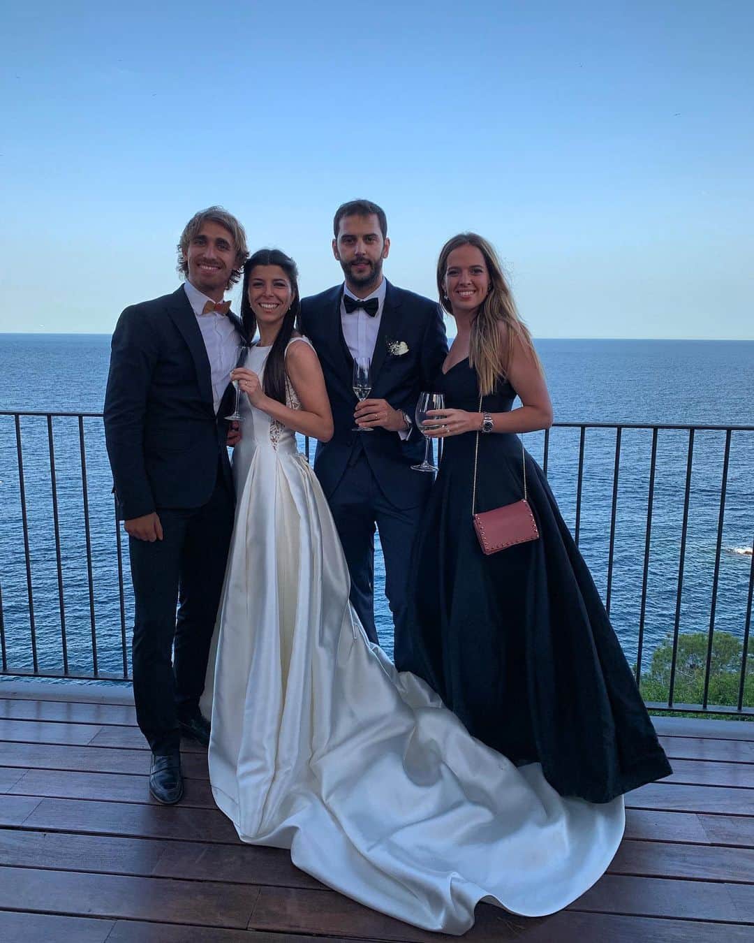 マルク・ムニエッサのインスタグラム：「👰🏽Felicitats guapos🤵🏻#belmonteipous」