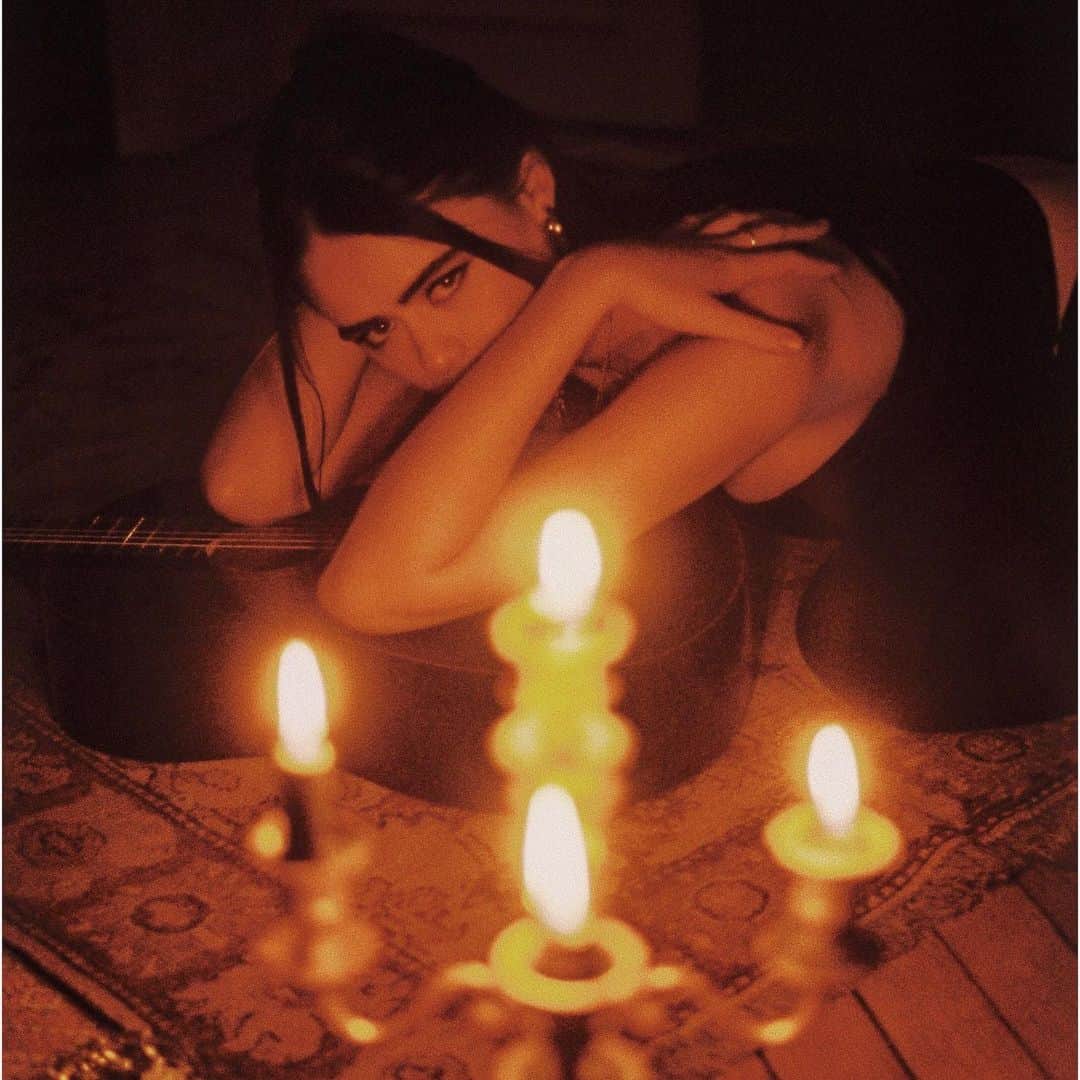 クリスティナ・バザンのインスタグラム：「Never ending nights. Photography @iulia_matei」