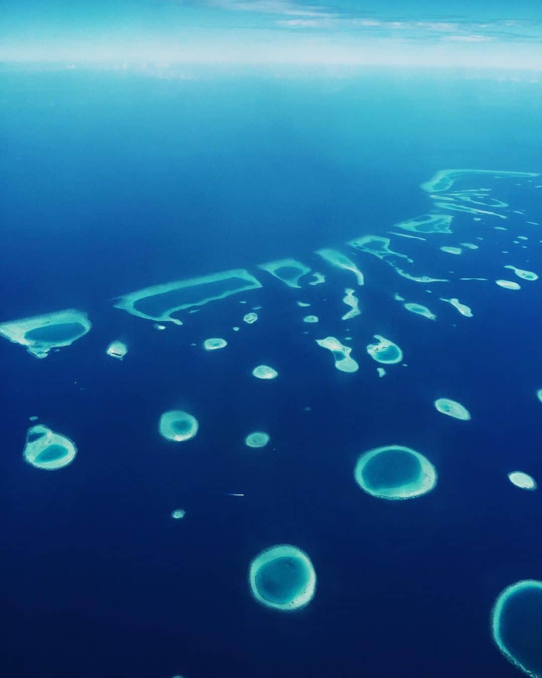 Victoria Leeさんのインスタグラム写真 - (Victoria LeeInstagram)「In awe of our incredible oceans. Views from above the Maldives✨There is so much that we, as individuals, can do to reduce our impact on our precious environment. Even the smallest changes to our daily habits and decisions have dramatic results for our home and future generations🐳💙🌊 #WorldOceansDay 🌊」6月9日 4時52分 - victorialee