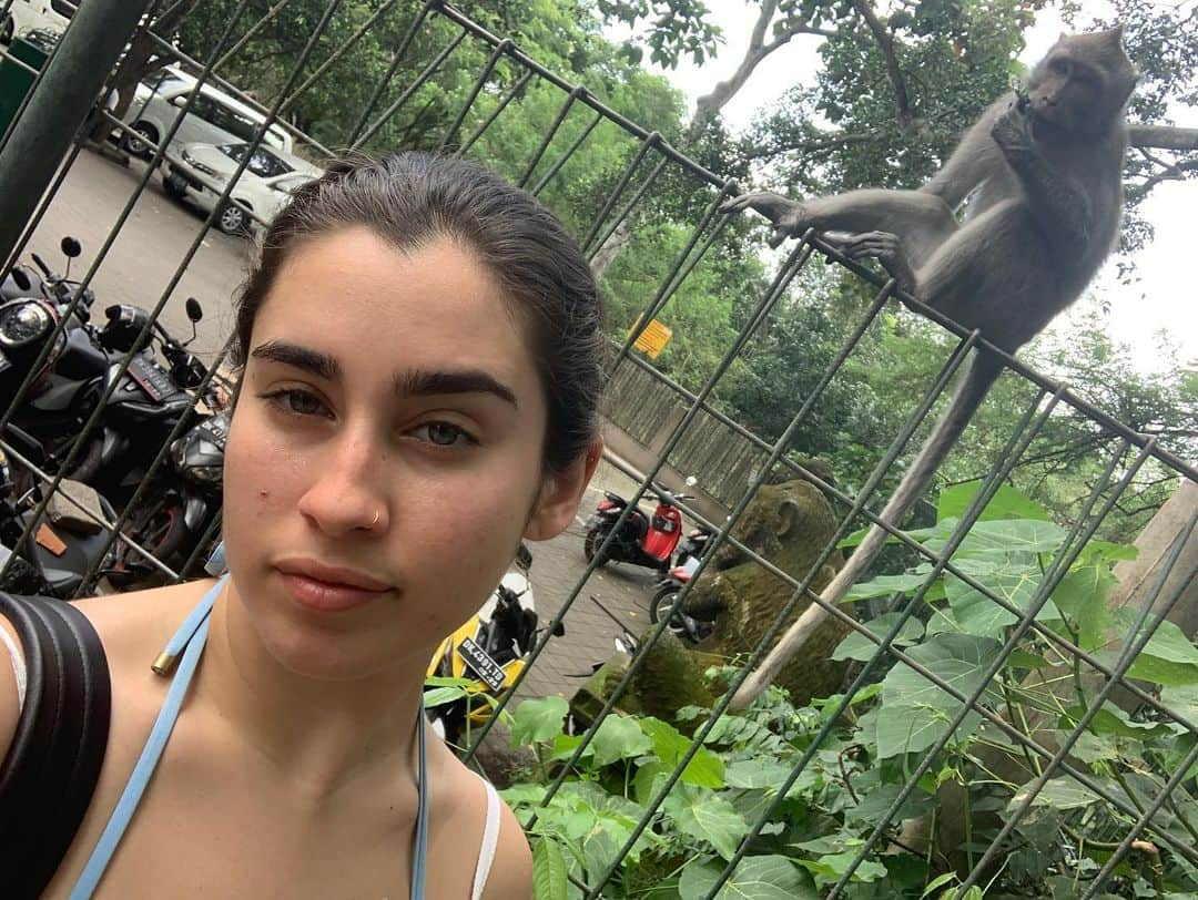 ローレン・ハウレギさんのインスタグラム写真 - (ローレン・ハウレギInstagram)「This was from an incredibly magical day at a monkey forest in Bali. The monkeys liked my dress and kept playing with it and I felt incredibly special and full of happiness. Here are some photos I took of these majestic bbies.🙈🙊🐵🙉」6月9日 5時12分 - laurenjauregui