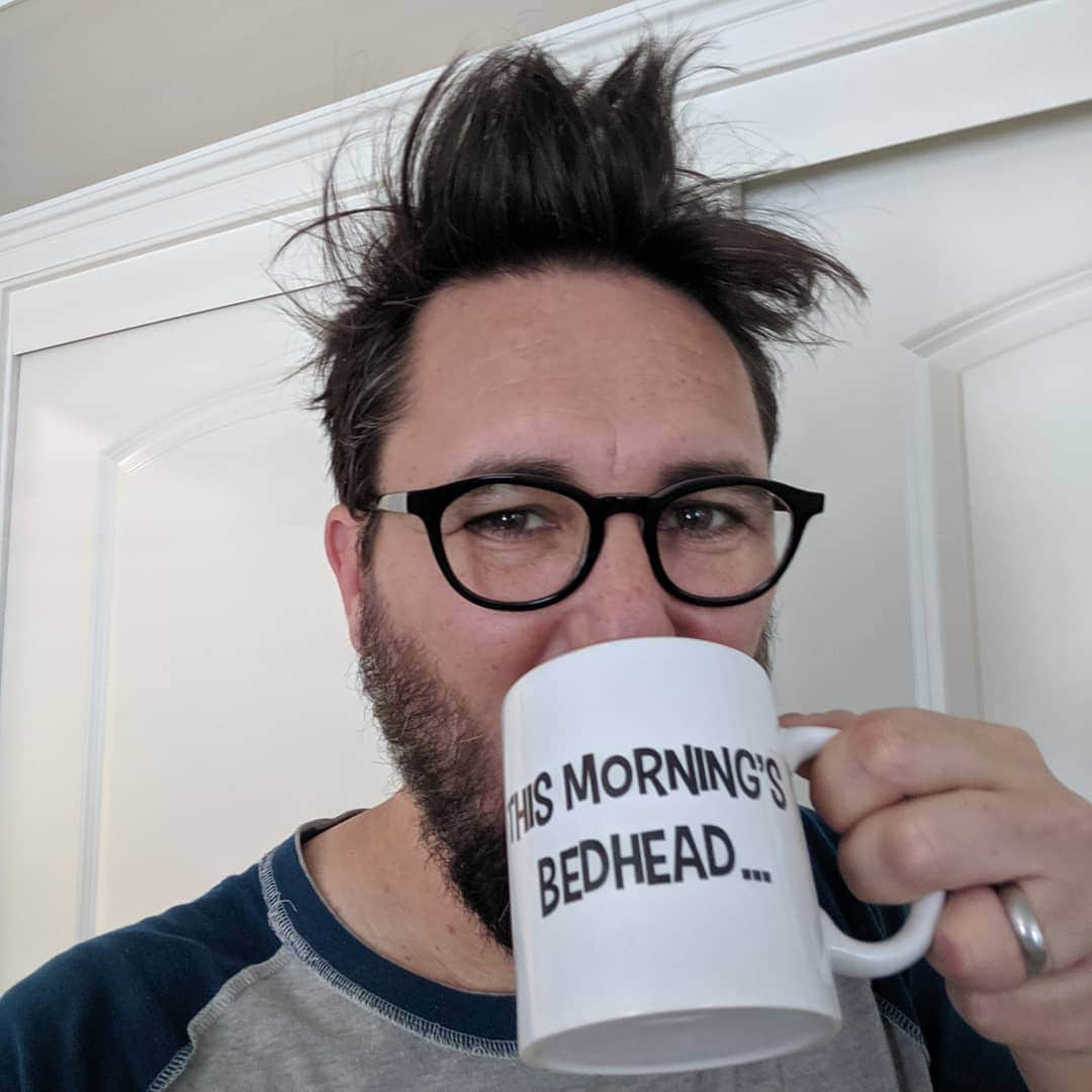 ウィル・ウィトンさんのインスタグラム写真 - (ウィル・ウィトンInstagram)「This morning's bedhead is so happy.」6月9日 5時13分 - itswilwheaton