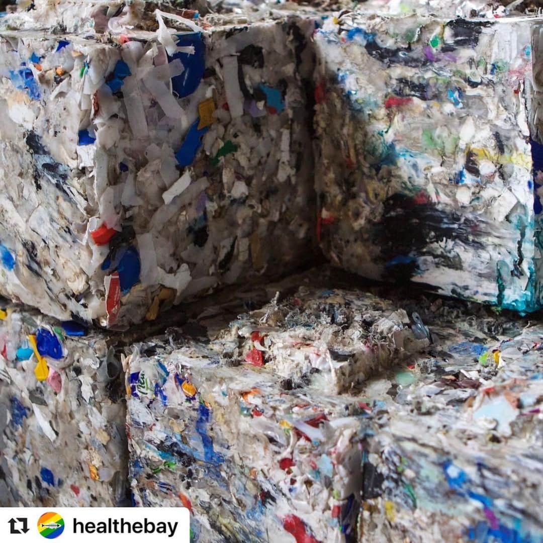 シャロン・ローレンスさんのインスタグラム写真 - (シャロン・ローレンスInstagram)「#Repost @healthebay with @make_repost ・・・ 1,420 pounds of plastics and recycled surfboard foam waste will be transformed into a Lifeguard Tower at Manhattan Beach for #WorldOceansDay this Saturday. (See bio & @_byfusion_ for details.)」6月9日 5時14分 - sharonelawrence