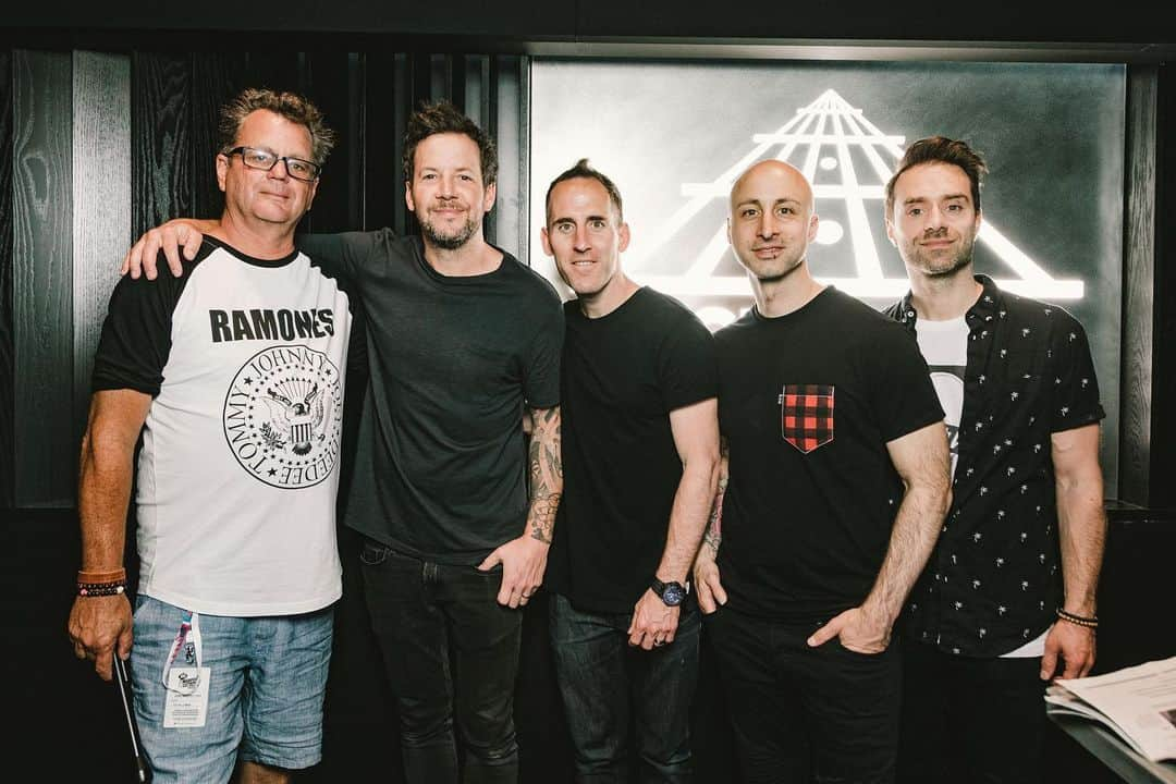 Simple Planさんのインスタグラム写真 - (Simple PlanInstagram)「With the man himself, @kevinlyman , a great friend of ours and the founder of the @vanswarpedtour So thrilled to be in Cleveland today at the @rockhall to celebrate 25 years of Warped and the opening of the new special exhibit on the history of this festival that has meant so much to us. Can’t wait for the show tonight! 🤘🏻🤘🏻🤘🏻 📸: @goodguychady」6月9日 5時15分 - simpleplan