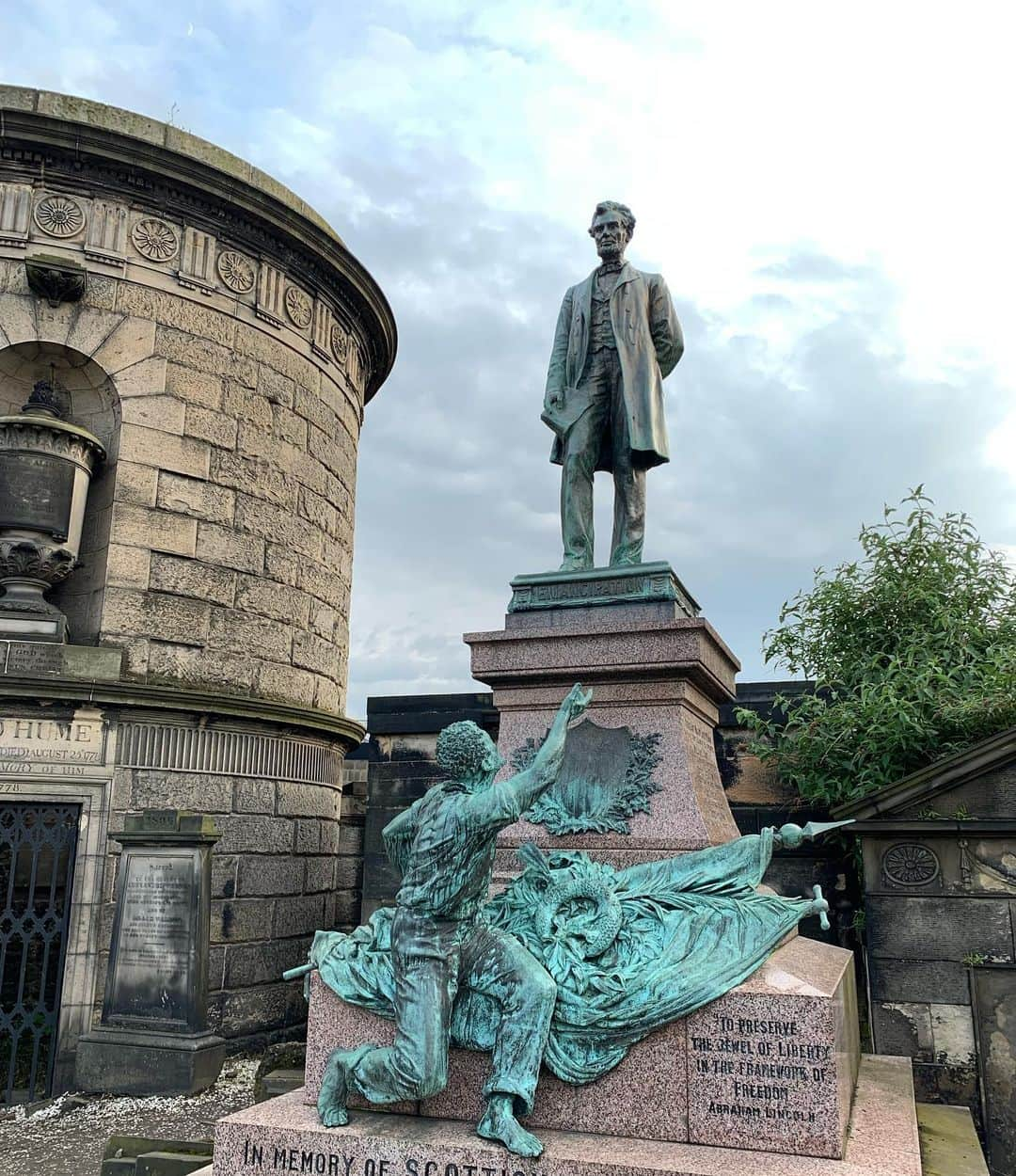 ジョシュ・ギャッドさんのインスタグラム写真 - (ジョシュ・ギャッドInstagram)「Just ran into an old friend in a cemetery in Scotland.」6月9日 5時50分 - joshgad