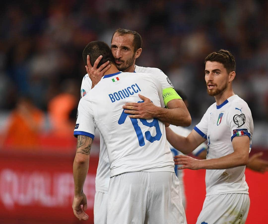 ジョルジョ・キエッリーニさんのインスタグラム写真 - (ジョルジョ・キエッリーニInstagram)「‪Grande vittoria!!! Avanti così!!! 🇮🇹 #GreciaItalia #EuropeanQualifiers ‬」6月9日 6時16分 - giorgiochiellini