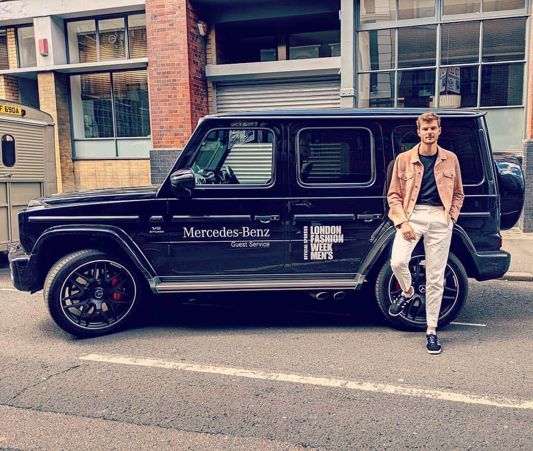 ジム・チャップマンさんのインスタグラム写真 - (ジム・チャップマンInstagram)「A quick post to say a massive thank you to @mercedesbenzuk for #gifting me a car for fashion week. Bloody love that lot at Mercedes.」6月9日 6時21分 - jimchapman