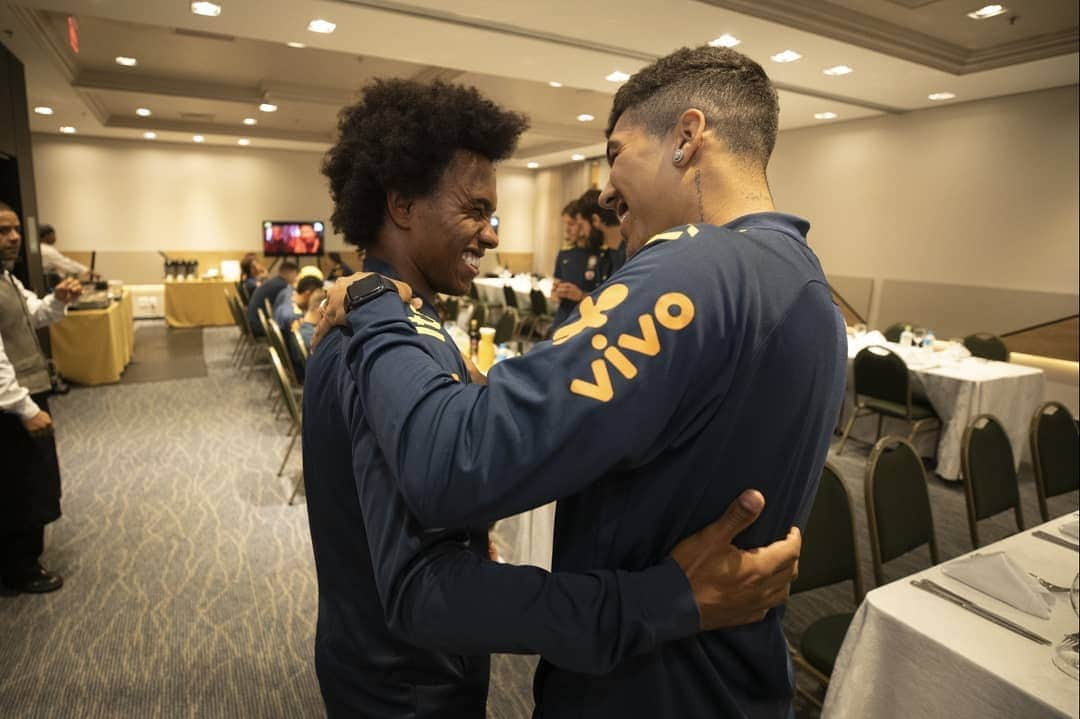 ウィリアンさんのインスタグラム写真 - (ウィリアンInstagram)「Estou muito feliz por estar aqui! 🇧🇷 ⠀⠀ ⠀⠀ I'm very happy to be here! 🇧🇷 ⠀⠀ ⠀⠀ 📷 @lucasfigfoto ⠀⠀ ⠀⠀ #copaamerica #selecaobrasileira #portoalegre #vamosbrasil」6月9日 6時23分 - willianborges88