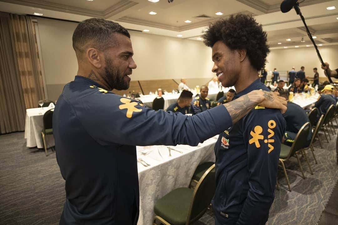 ウィリアンさんのインスタグラム写真 - (ウィリアンInstagram)「Estou muito feliz por estar aqui! 🇧🇷 ⠀⠀ ⠀⠀ I'm very happy to be here! 🇧🇷 ⠀⠀ ⠀⠀ 📷 @lucasfigfoto ⠀⠀ ⠀⠀ #copaamerica #selecaobrasileira #portoalegre #vamosbrasil」6月9日 6時23分 - willianborges88