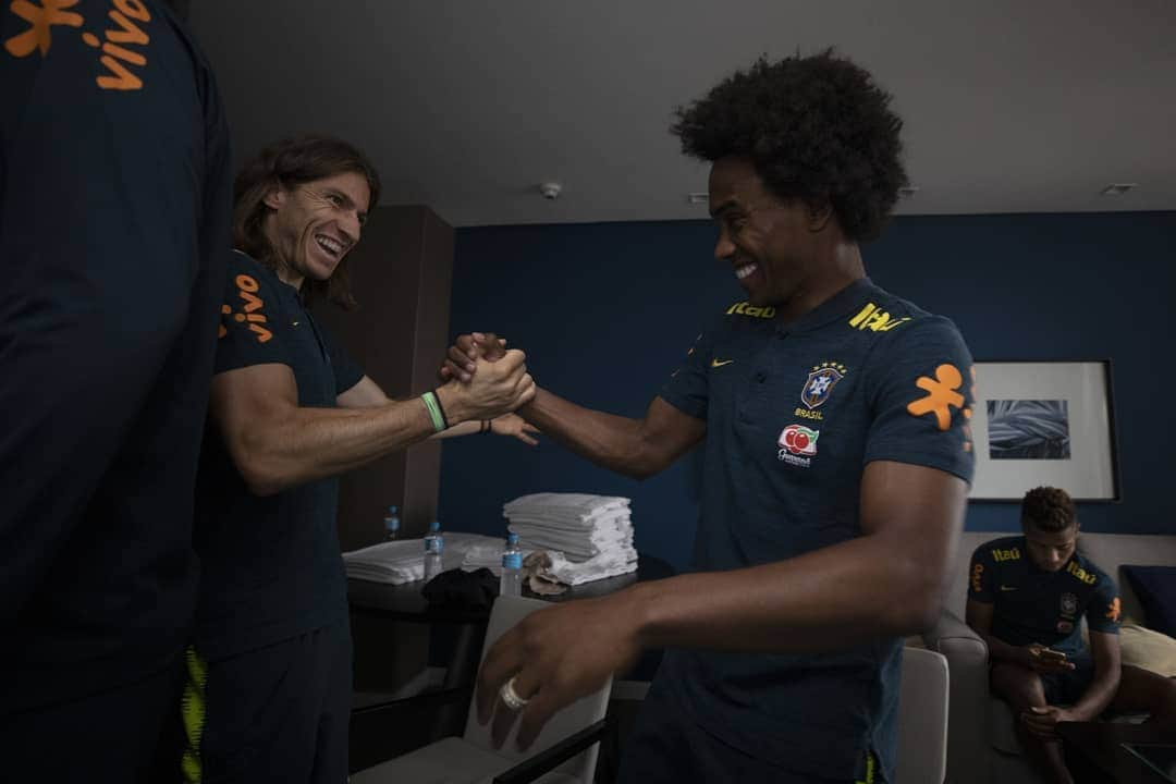 ウィリアンさんのインスタグラム写真 - (ウィリアンInstagram)「Estou muito feliz por estar aqui! 🇧🇷 ⠀⠀ ⠀⠀ I'm very happy to be here! 🇧🇷 ⠀⠀ ⠀⠀ 📷 @lucasfigfoto ⠀⠀ ⠀⠀ #copaamerica #selecaobrasileira #portoalegre #vamosbrasil」6月9日 6時23分 - willianborges88