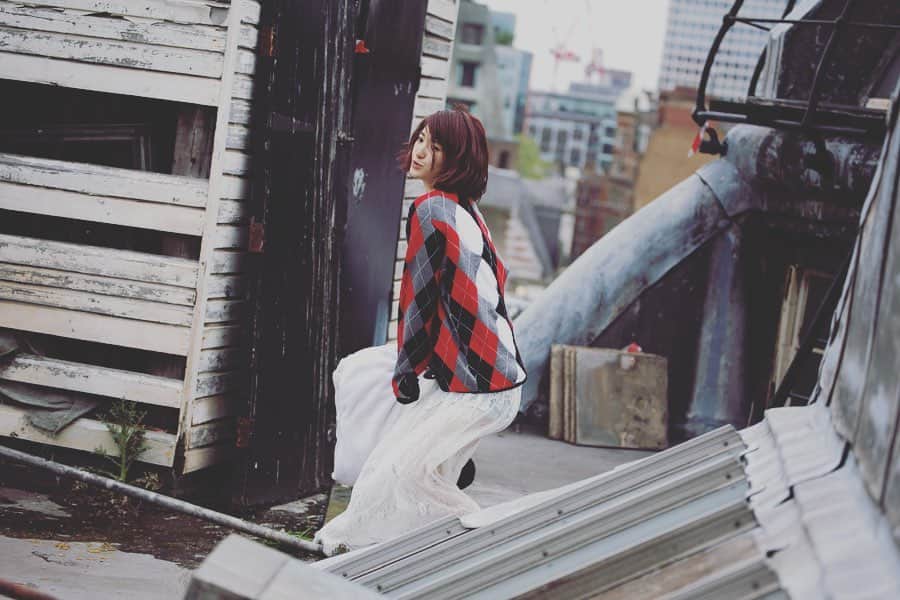 ザ・コインロッカーズのインスタグラム：「#憂鬱な空が好きなんだ  MV 感謝の㊗️6万回再生記念 🇬🇧オフショット公開 第2弾  #コインロッカーズ  #コイロカ #俺スカ #主題歌 #London #rooftop  次は #7万回」