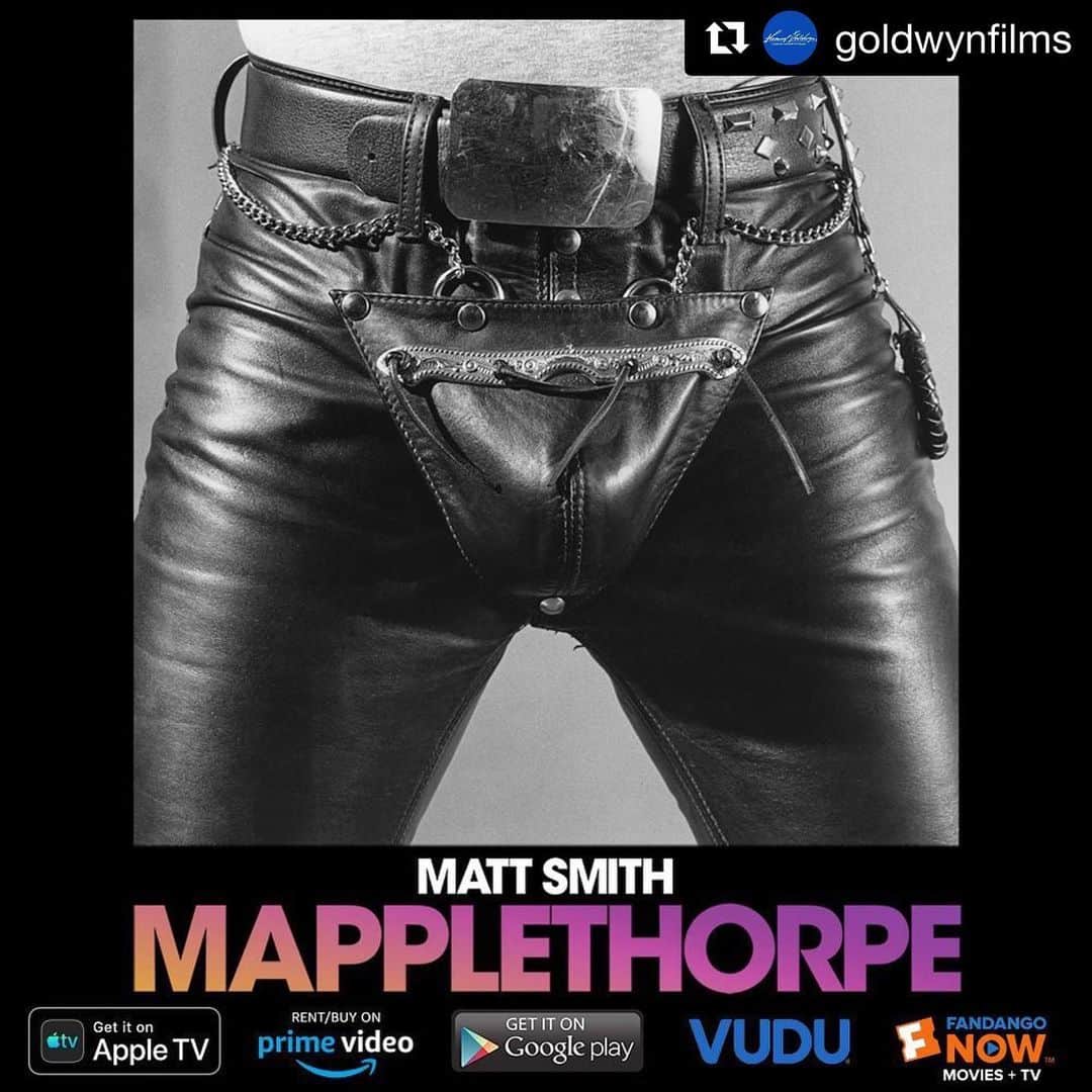 エリザ・ドゥシュクのインスタグラム：「Celebrate #pride month this weekend celebrating #MAPPLETHORPE 🖤❤️🧡💛💚💙 #Repost @goldwynfilms with @get_repost ・・・ Need a #movie to watch this #weekend? Then get @mapplethorpemovie today on #digital! See #MattSmith play famed #photographer Robert Mapplethorpe in this amazing #biopic. Link in @goldwynfilms bio.」