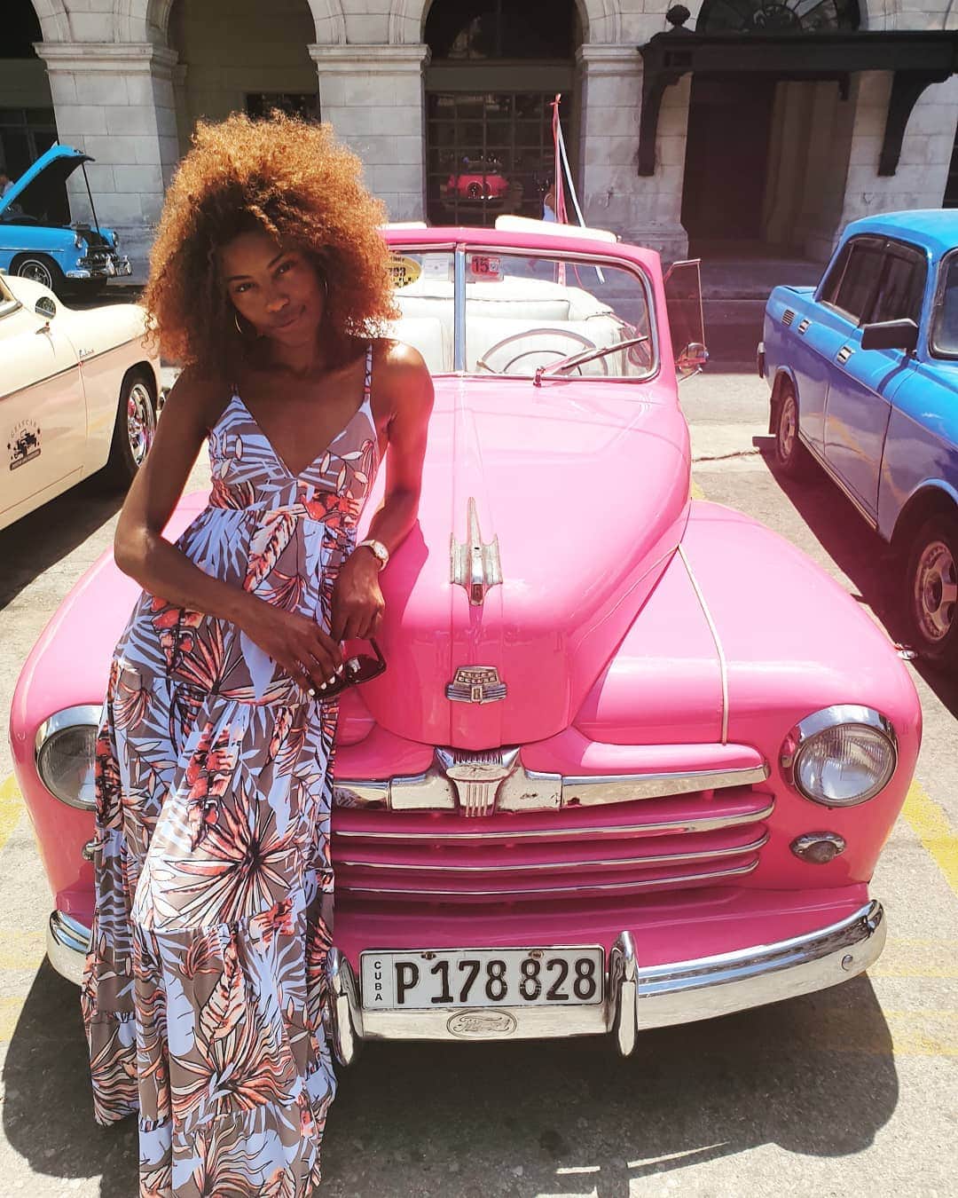 シャラム・ディニツさんのインスタグラム写真 - (シャラム・ディニツInstagram)「Me gusta mucho La Habana-Cuba 💓😊🇨🇺 #Havana #Cuba #Habana #pinkcar #almendron」6月9日 6時37分 - sharamdiniz