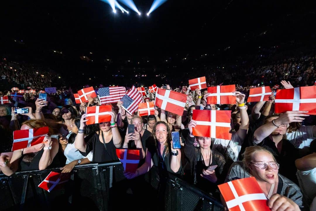 backstreetboysさんのインスタグラム写真 - (backstreetboysInstagram)「No better feeling than to get to do this every night ❤️ Thank you Copenhagen! #BSBDEN #DNAWorldTour」6月9日 7時10分 - backstreetboys