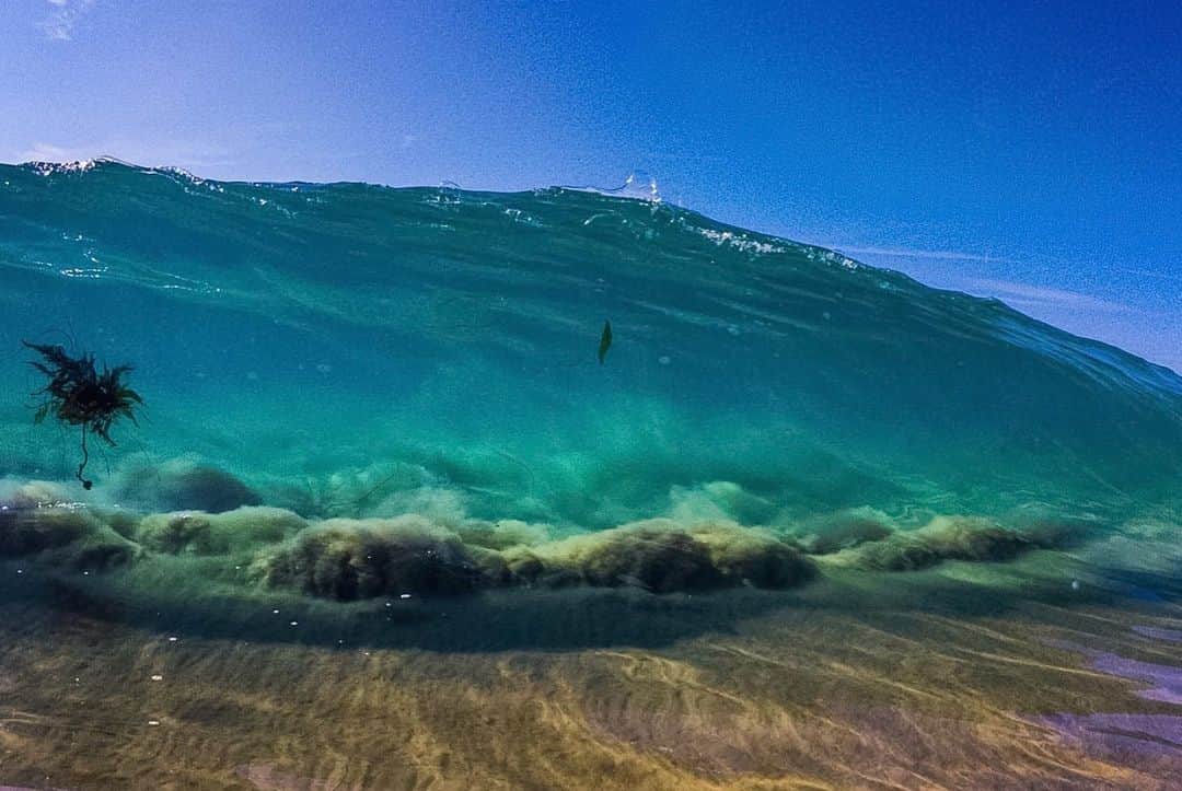 Robbie Crawfordさんのインスタグラム写真 - (Robbie CrawfordInstagram)「Happy World Oceans Day ❤️🌎❤️ Other than the fact that we depend on it for our existence ... it’s just so much prettier when it’s clean. #GoPro #keepItClean」6月9日 7時11分 - robbiecrawford