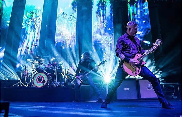 マストドンさんのインスタグラム写真 - (マストドンInstagram)「A couple nights ago in Boston!  #Repost @mlast11 ・・・ @mastodonrocks at the @rtbpavilion. Shot for @do617」6月9日 7時06分 - mastodonrocks