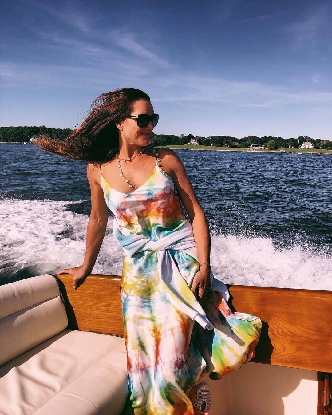のインスタグラム：「DANNIJO GIRLS DO IT BETTER 🌈 @brookeshields in our #tiedye slip & hoodie LIVING HER BEST LIFE #dannijogirls ❤️🧡💛💚💜💙」