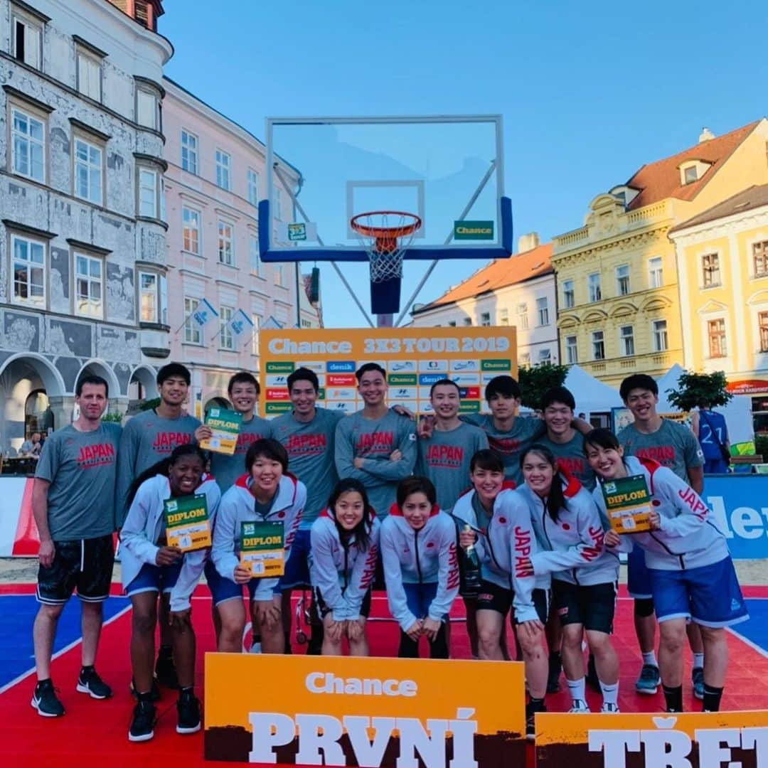 落合知也さんのインスタグラム写真 - (落合知也Instagram)「3x3 Central Europe Tour 2019 - Chance 3x3 Tour Jindřichův Hradec Champions🏆🏆🏆 そして男女共にアベック優勝‼︎1日6試合は物凄くタフだったけど、ワールドカップに向けて公式大会で良い経験が出来た。引き続き明日のトレーニングキャンプでまたレベルアップ出来るように🔥 #3x3 #fiba3x3 #3x3japan #teamjapan」6月9日 7時21分 - ud_worm91