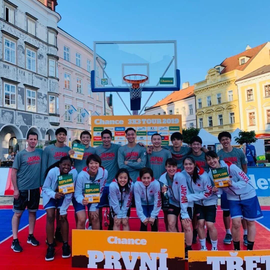 落合知也のインスタグラム：「3x3 Central Europe Tour 2019 - Chance 3x3 Tour Jindřichův Hradec Champions🏆🏆🏆 そして男女共にアベック優勝‼︎1日6試合は物凄くタフだったけど、ワールドカップに向けて公式大会で良い経験が出来た。引き続き明日のトレーニングキャンプでまたレベルアップ出来るように🔥 #3x3 #fiba3x3 #3x3japan #teamjapan」
