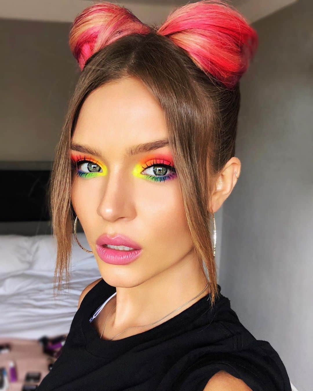 Carolina Gonzalezさんのインスタグラム写真 - (Carolina GonzalezInstagram)「🌈JO❤️🧡💛💚💙💜 In Honor of #GayPrideMonth here’s a #throwback of @josephineskriver  #Hair @themartyharper  #makeupCarolinaGonzalez  #CGonzalezBeauty」6月9日 7時35分 - cgonzalezbeauty