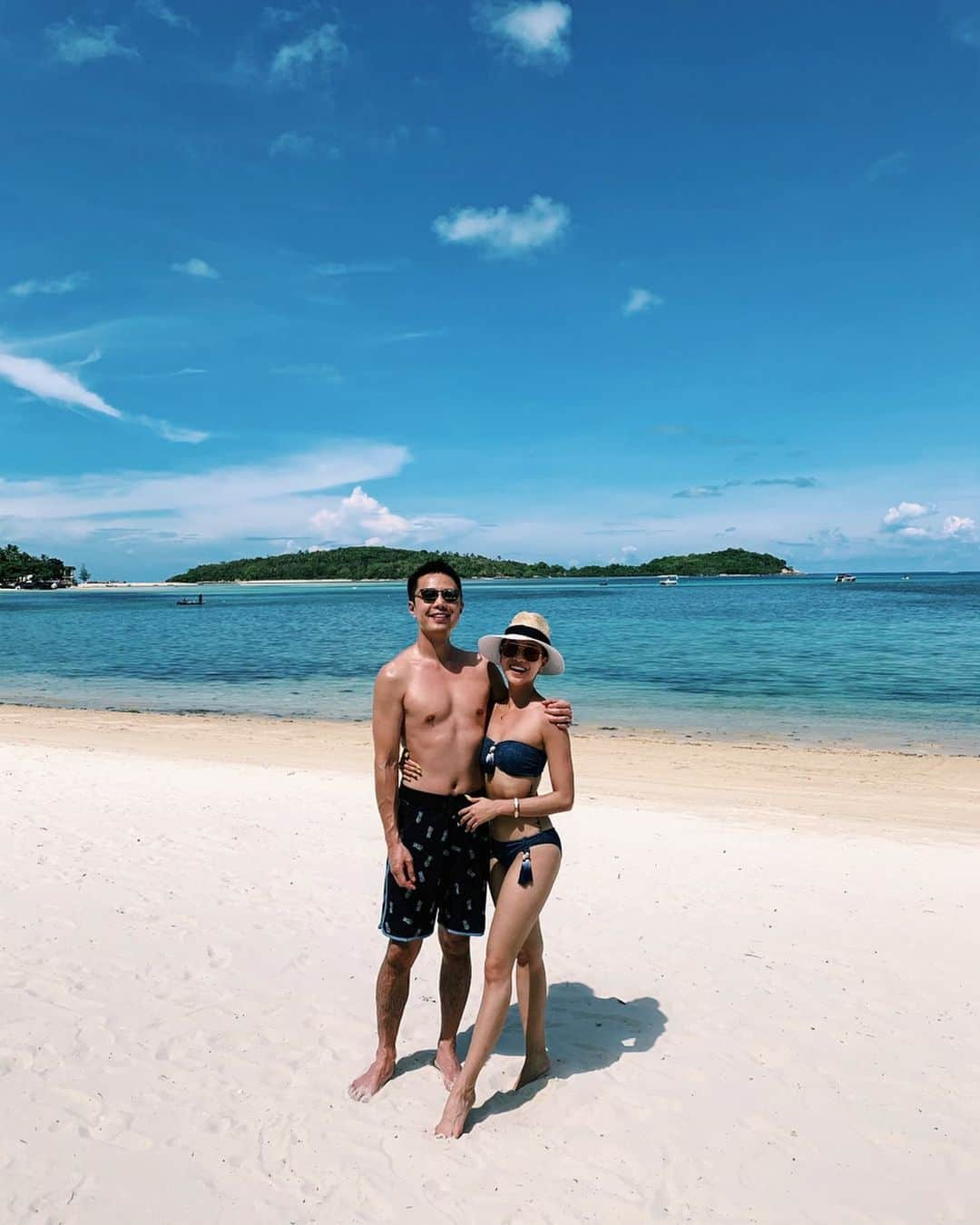 ソニアさんのインスタグラム写真 - (ソニアInstagram)「This time, last weekend 🏖 Is it weird that when on vacay, we welcome the scorching sun - but when we are back in SG, it’s unbearable?? 🤣 What is this sorcery... . #beachlife #thailand #vacay #getaway #swimwear #resortwear #shotoniphone」6月9日 18時32分 - soniachew