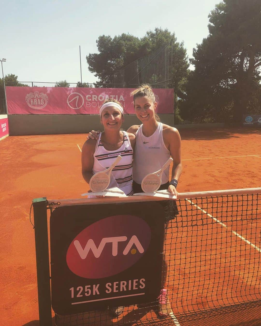 マンデイ・ミネラさんのインスタグラム写真 - (マンデイ・ミネラInstagram)「Winners @croatiabolopen 🥇🥇 thanks for playing @timea.official @wta doublestitle number 5  #luxembourg #letsmakeithappen #croatiabolopen #focusonthebol #croatiafulloflife」6月9日 18時26分 - mandyminella