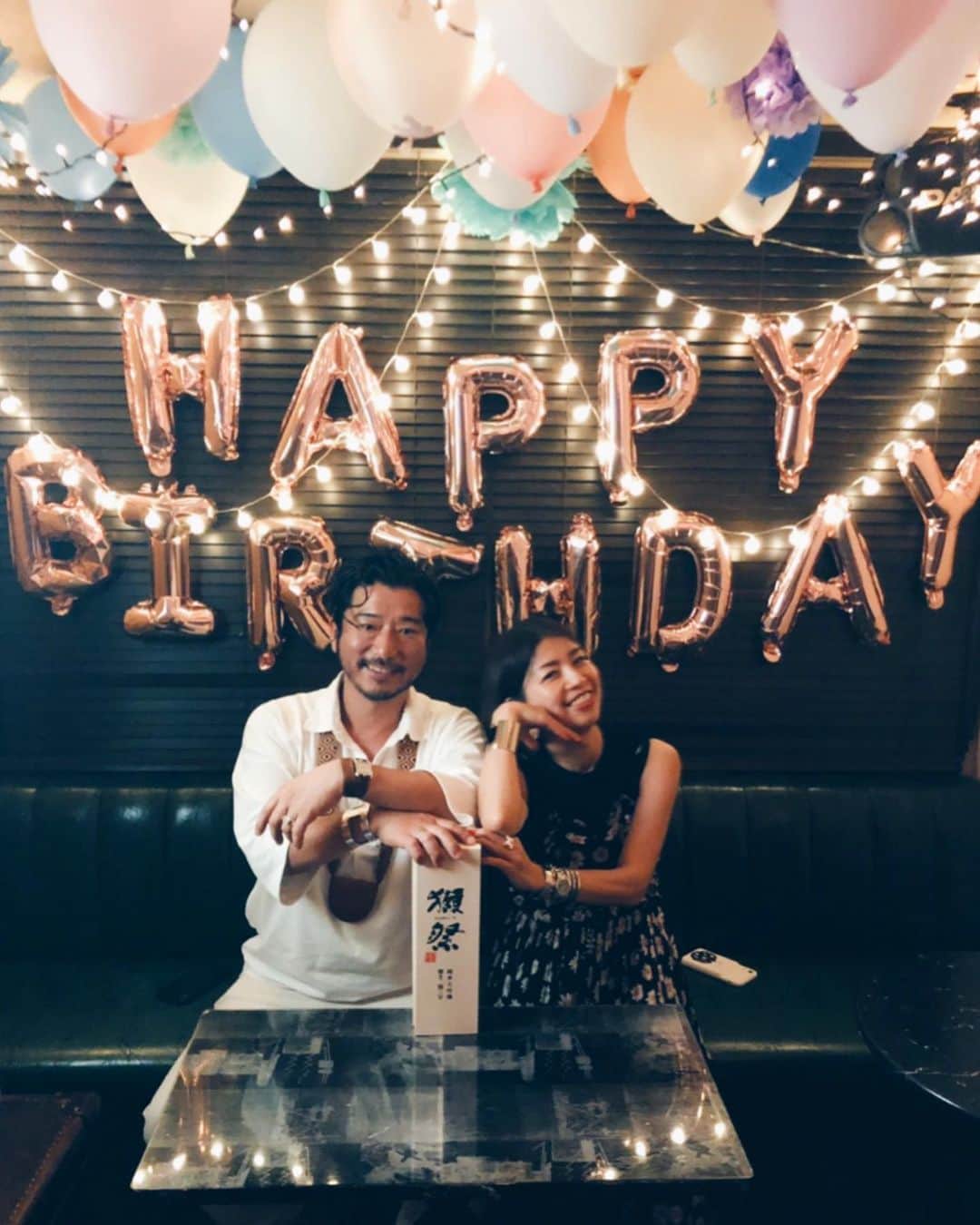 小塚源太のインスタグラム：「Happy Birthday📣📣📣 2日違いの誕生日の英恵ちゃんとともに今年も盛大にやらかしました😂 こんなに愉快な仲間たちと、こんなに笑って騒いで、これからの夢なんかをまだまだ一緒にとことん話せる時間を共有できるとか、本当に、本当に幸せだなって。感謝！ #loveyouguys」